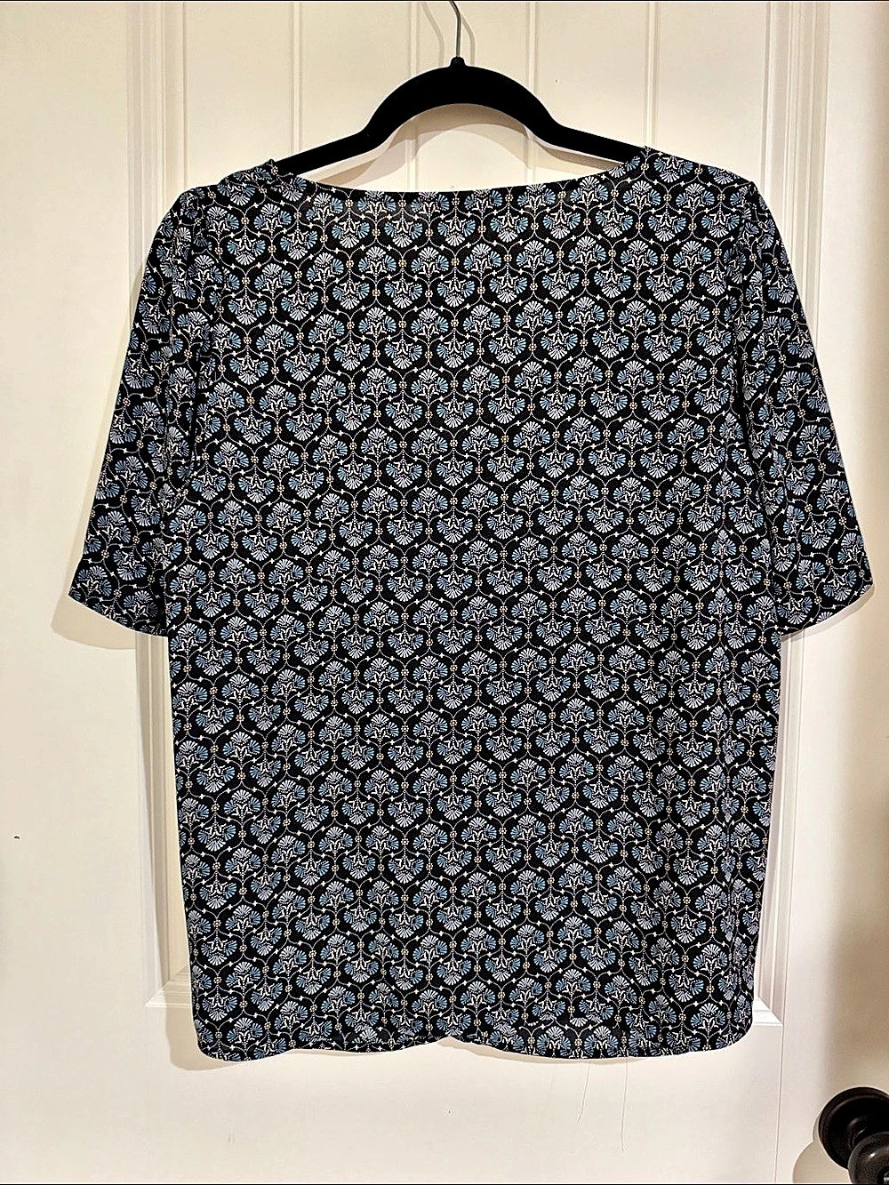 LOFT Short Sleeve Blouse in Black & Blue Size Medium